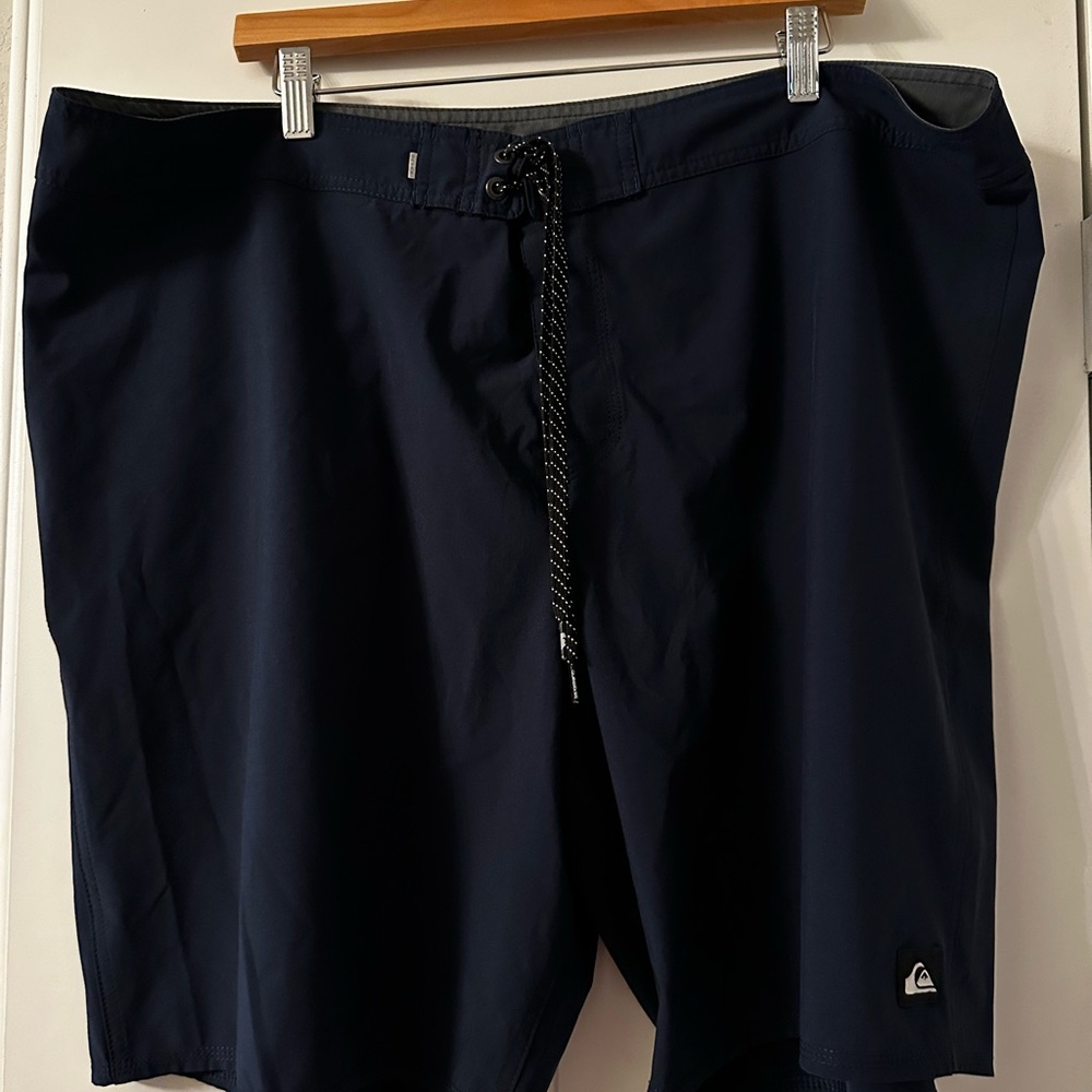 Like New Quiksilver Men's Dark Blue Board Shorts